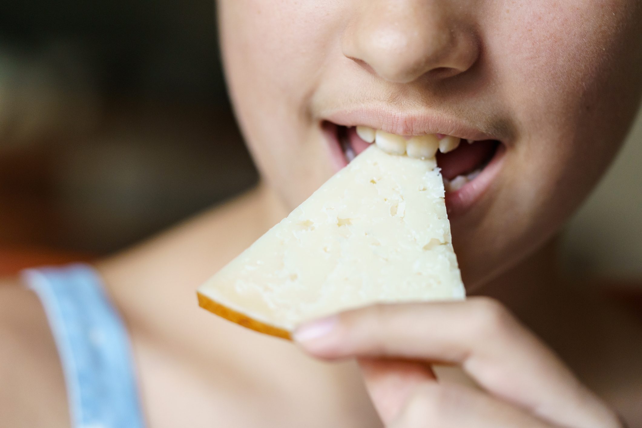 Here’s What Happens If You Accidentally Eat Mold, Explain a Doctor and Other Clinical Experts